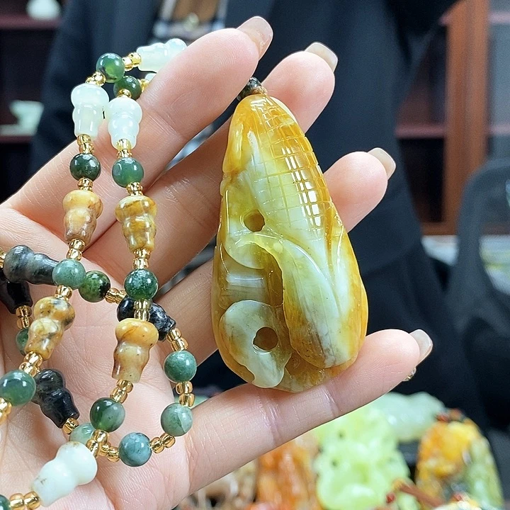 蛇纹石玉吊坠未镶嵌