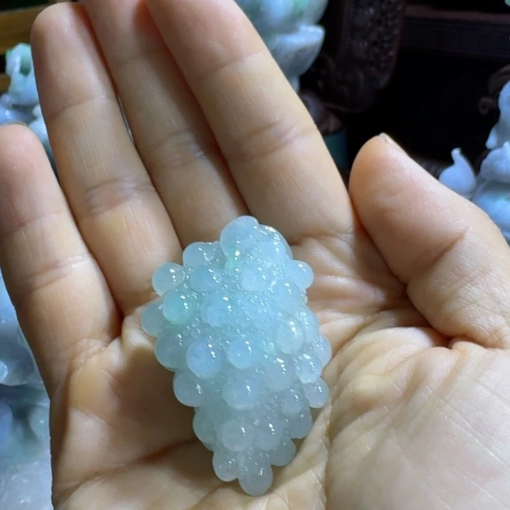 翡翠把件未镶嵌硕果累累