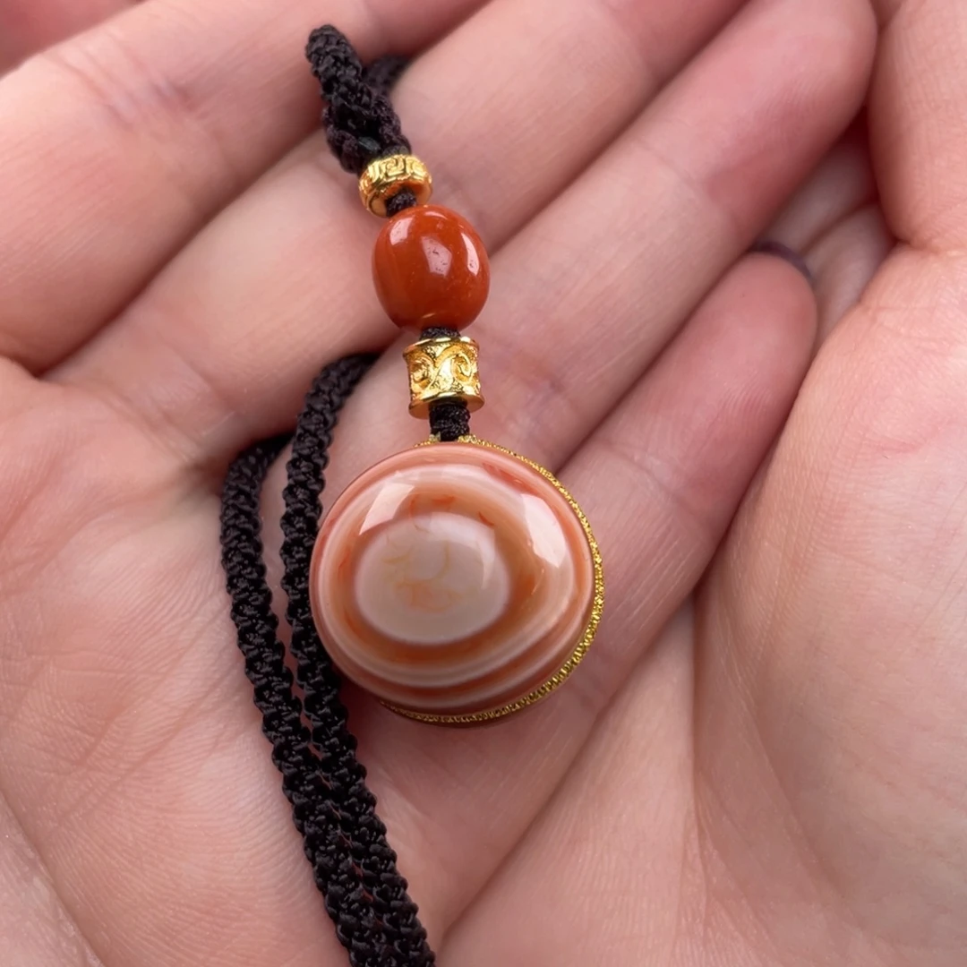 南红玛瑙吊坠未镶嵌