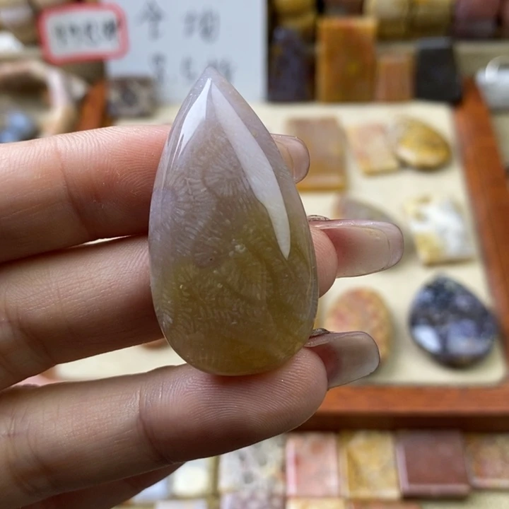 石英岩玉合金颈饰