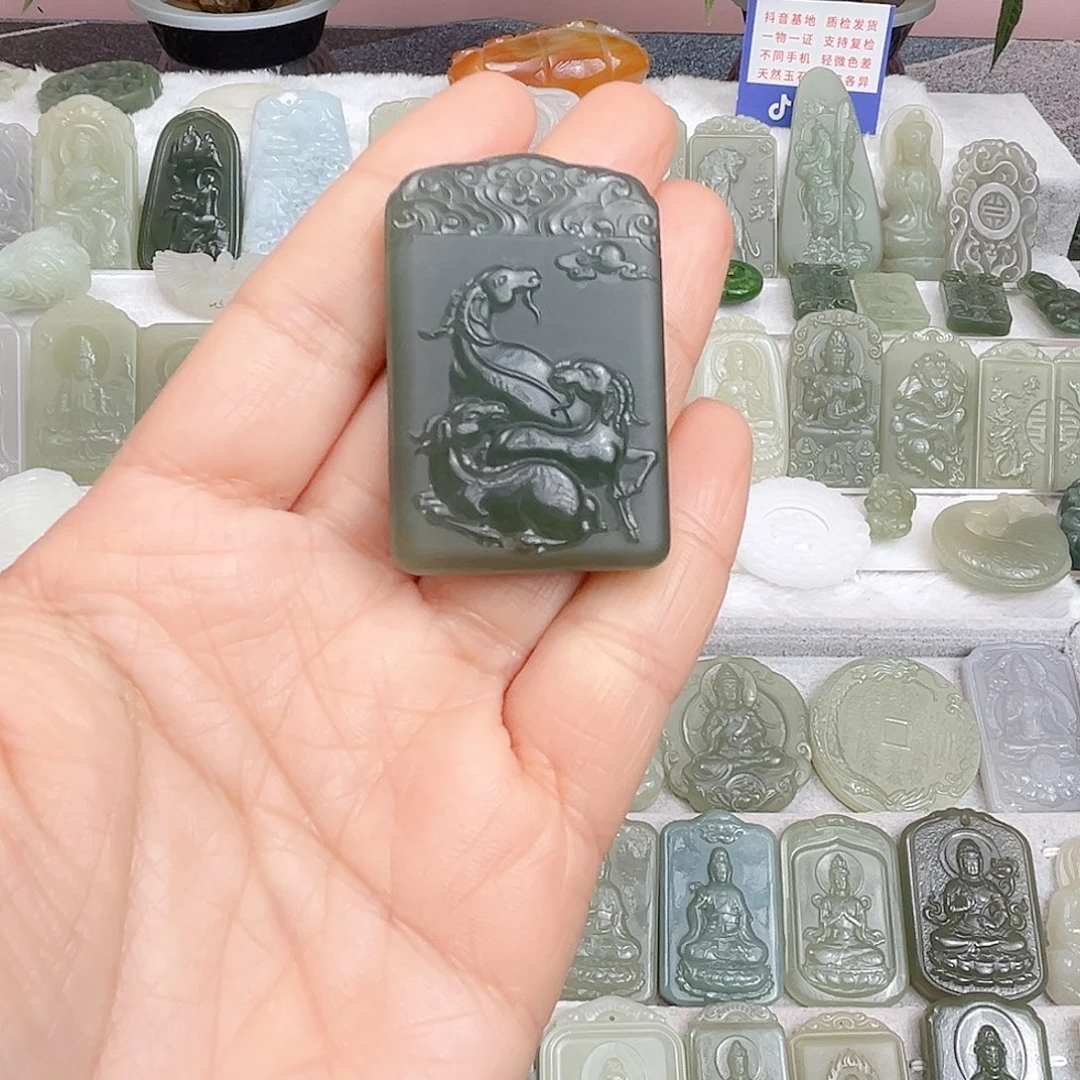 颈饰未镶嵌和田玉泊*