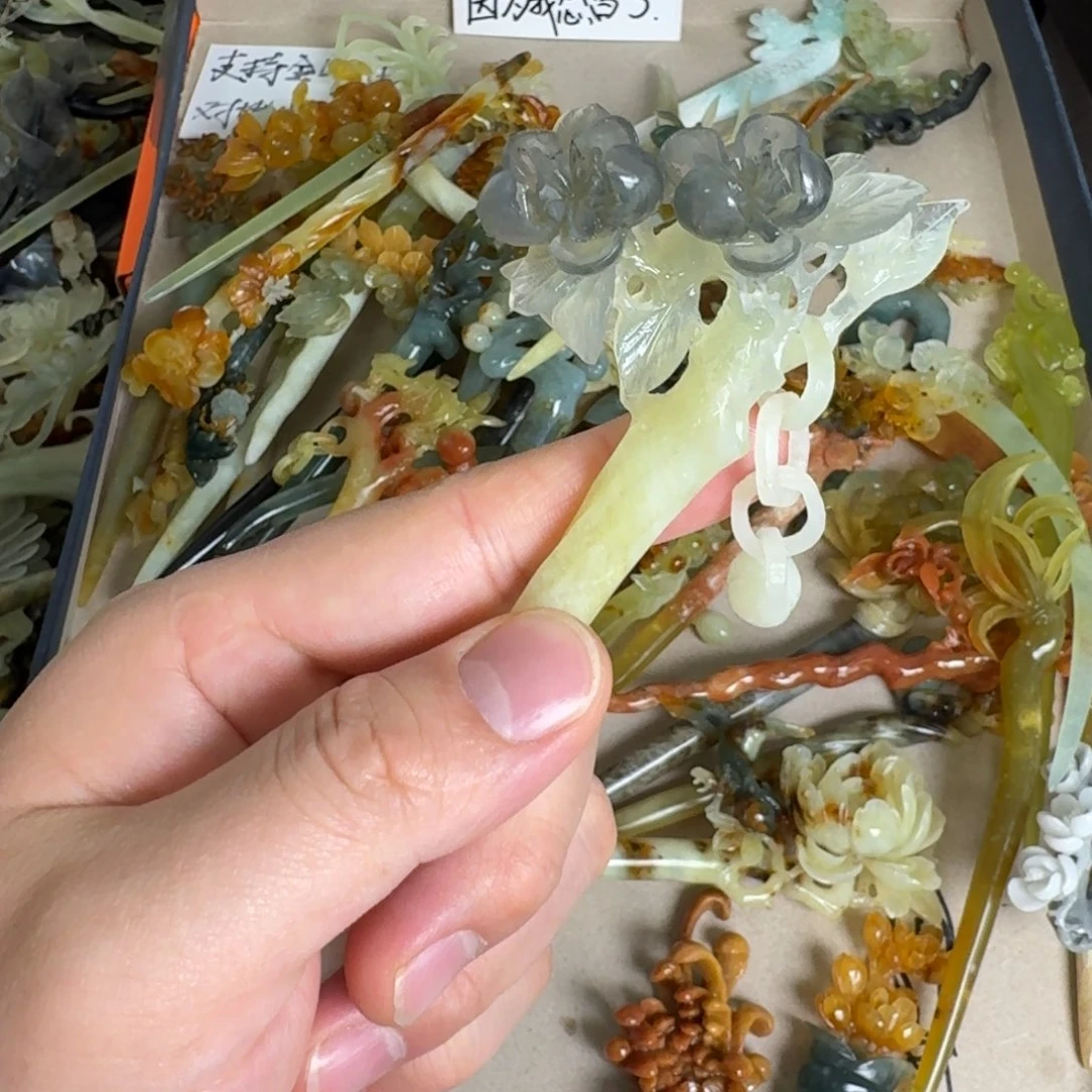 岫玉发簪未镶嵌…………………………