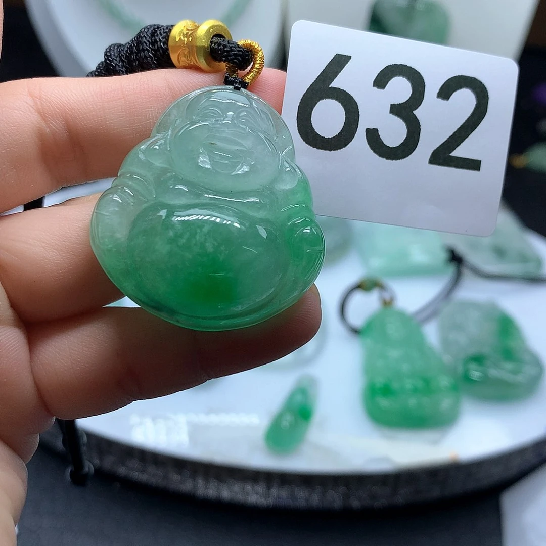 翡翠吊坠(赠链)未镶嵌
