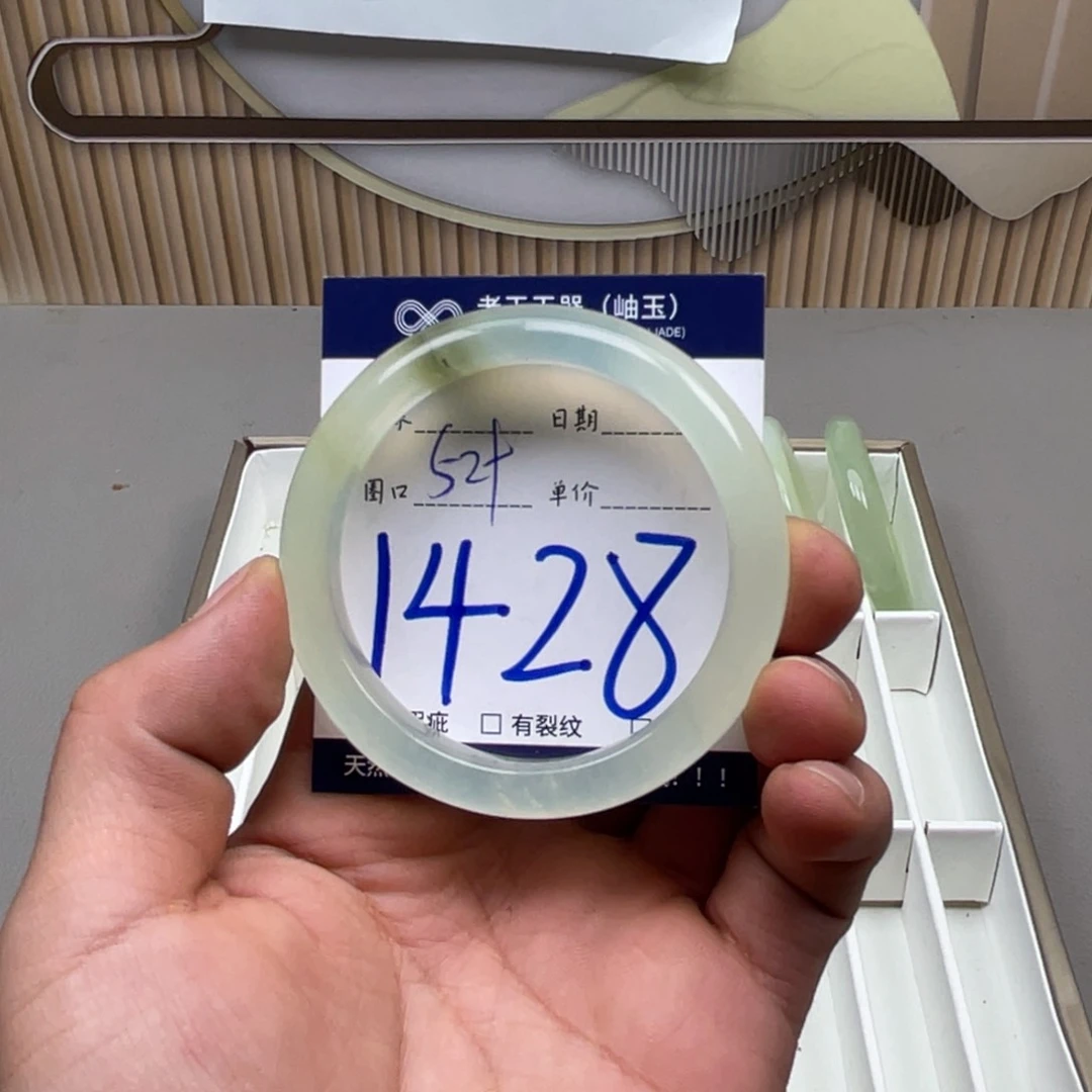 岫玉手镯手镯未镶嵌