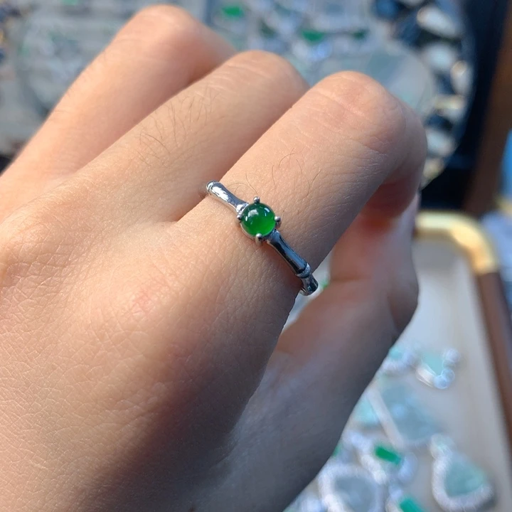 翡翠未镶嵌戒指戒指