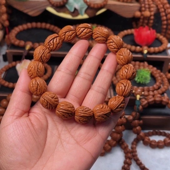 吊坠桃核金鱼眼手串16