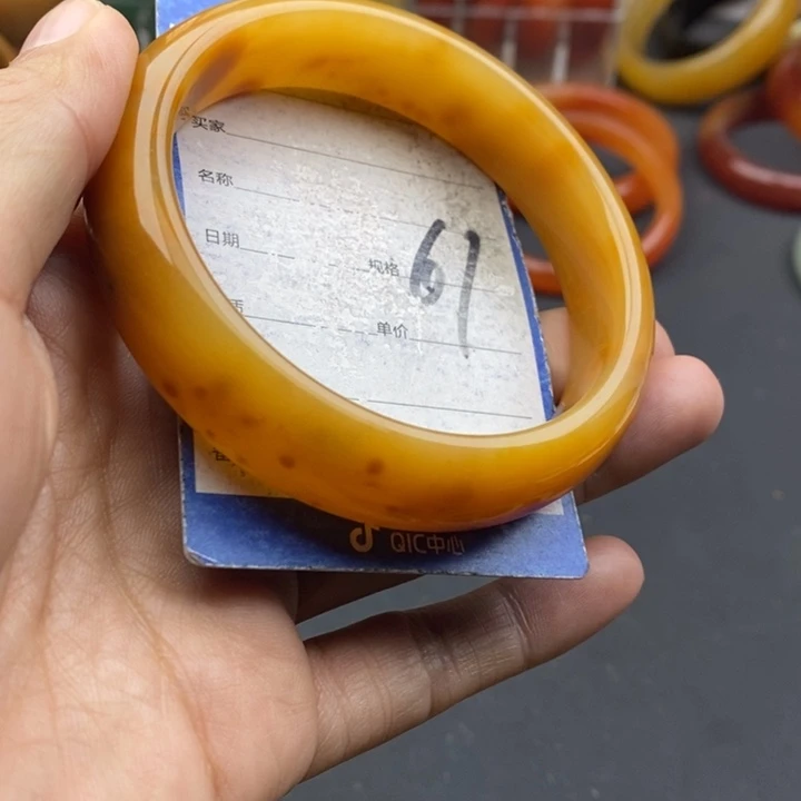 未镶嵌手镯石英质玉