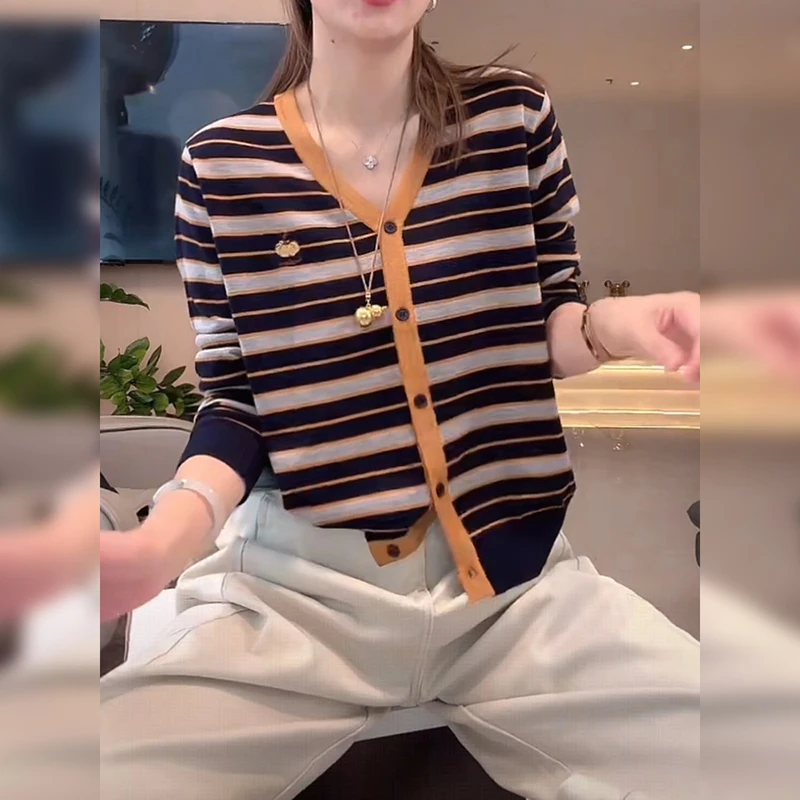 时尚洋气条纹撞色长袖v领针织开衫女早秋新款小众减龄百搭薄款