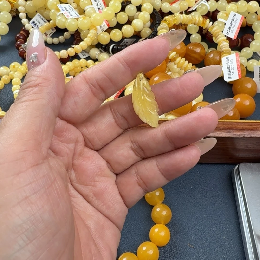 琥珀未镶嵌珠宝奇石