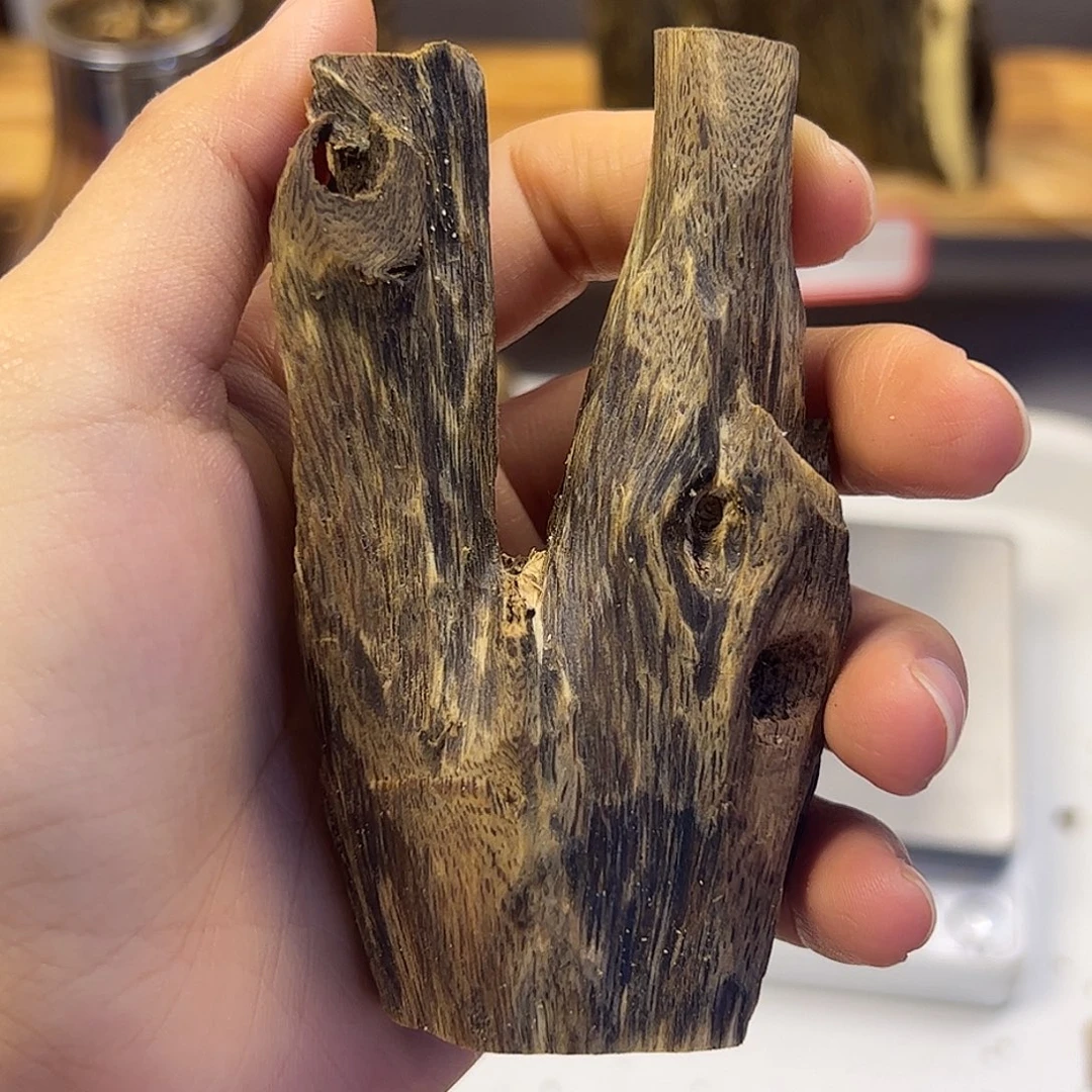 沉香沉香碎屑乌身 35.8克 花果蜜香