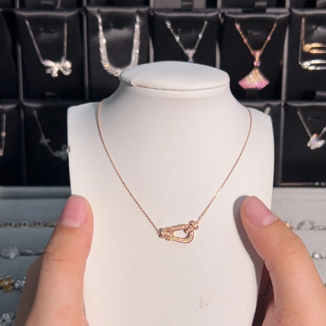 颈饰18K金镶嵌钻石马蹄项链