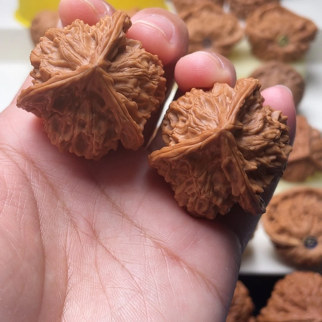 文玩核桃把件盘山三棱38