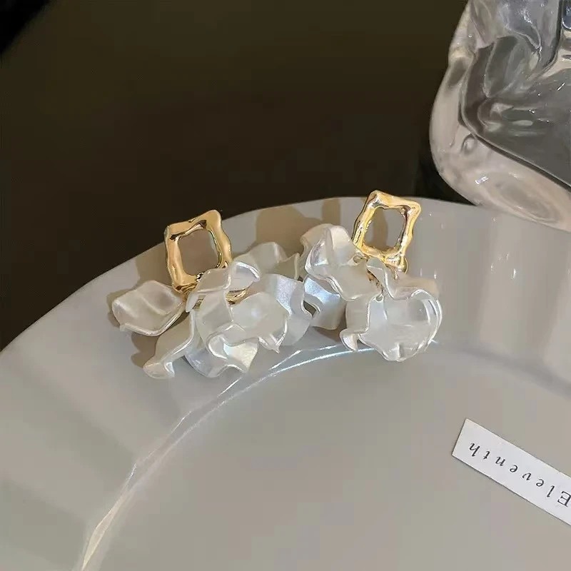 铜合金耳饰 小众法式百搭白色耳环【61】