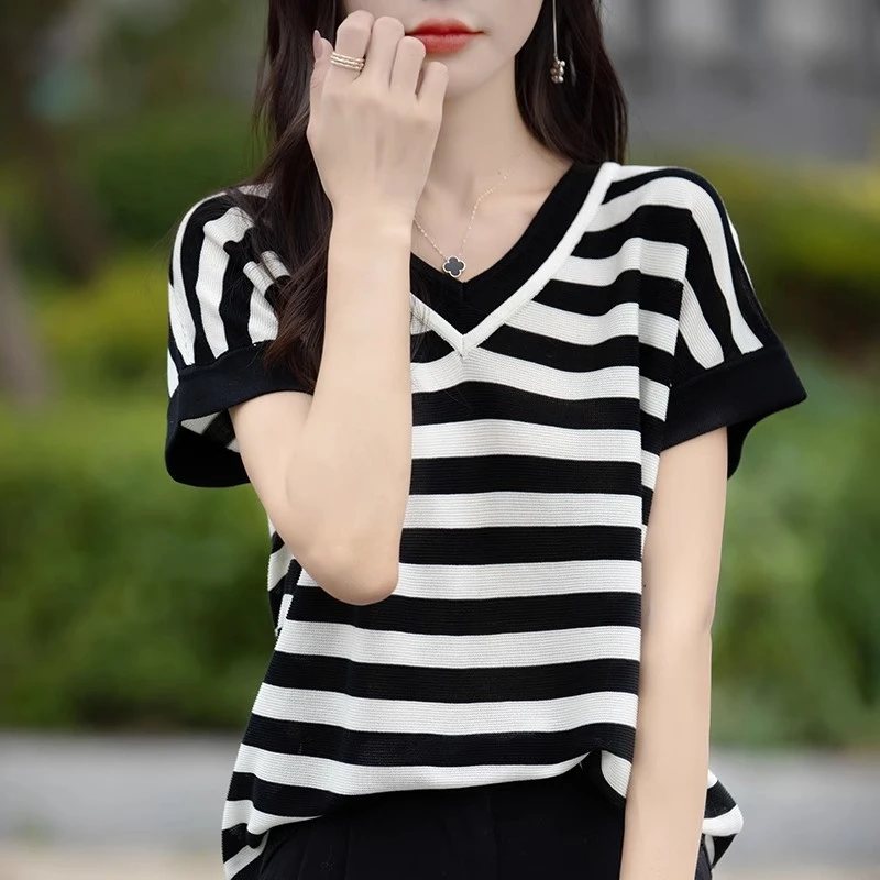简约V领撞色假两件短袖针织衫女2025夏季新款设计感时尚减龄上衣