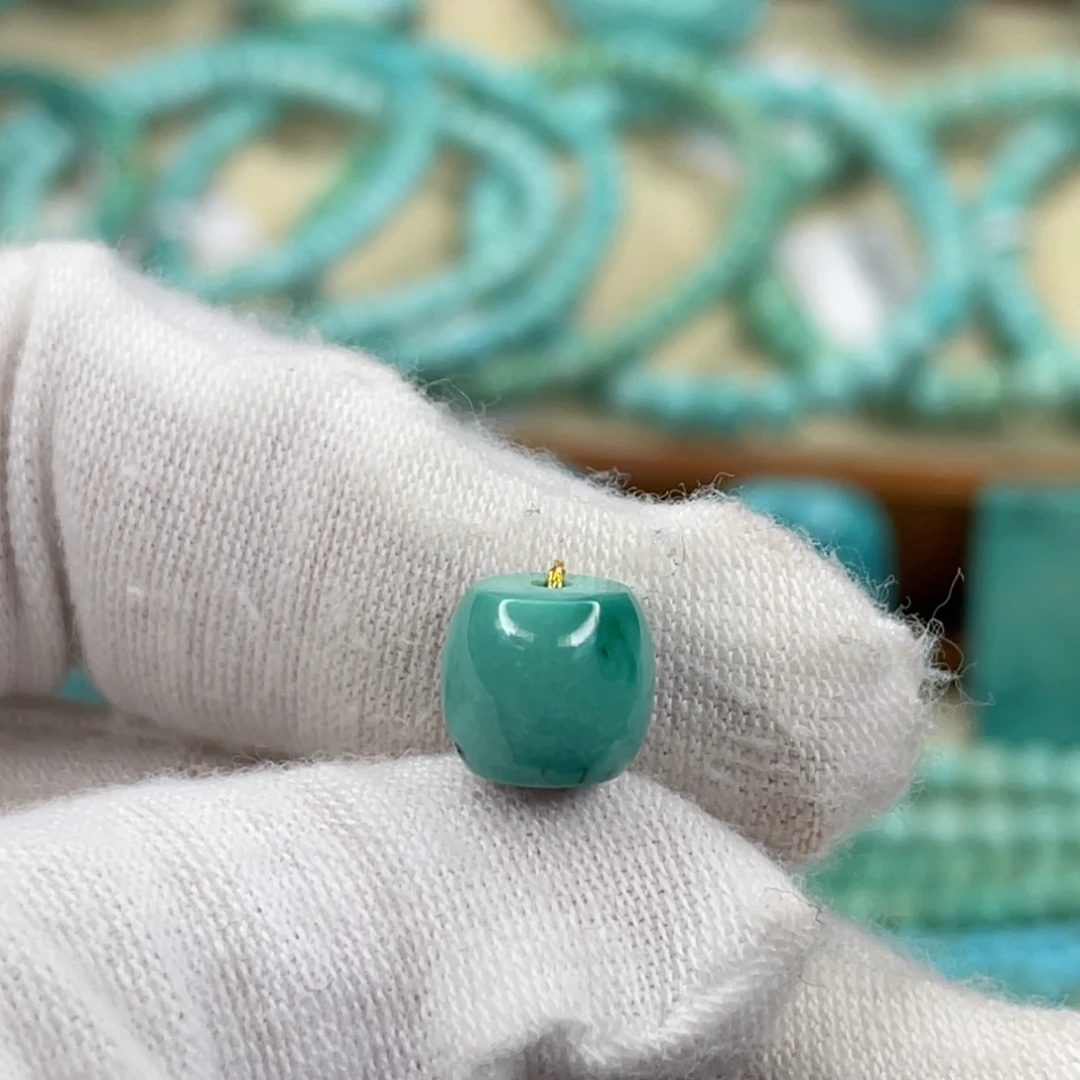 绿松石未镶嵌颈饰