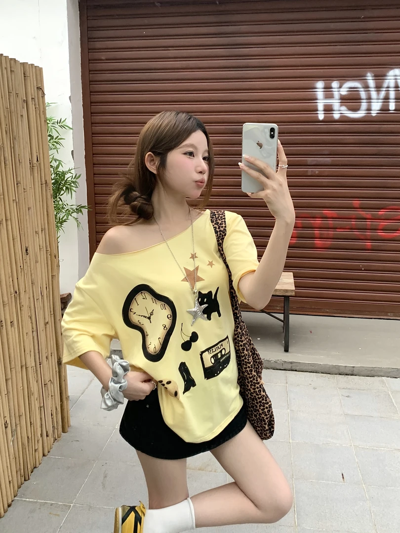 多巴胺黄色斜肩短袖t恤女夏季印花宽松显瘦y2k辣妹露肩慵懒上衣潮