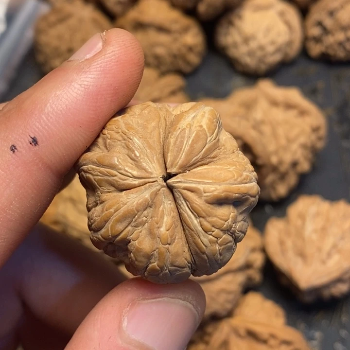 文玩核桃吊坠巍**敌文玩核桃异形单只