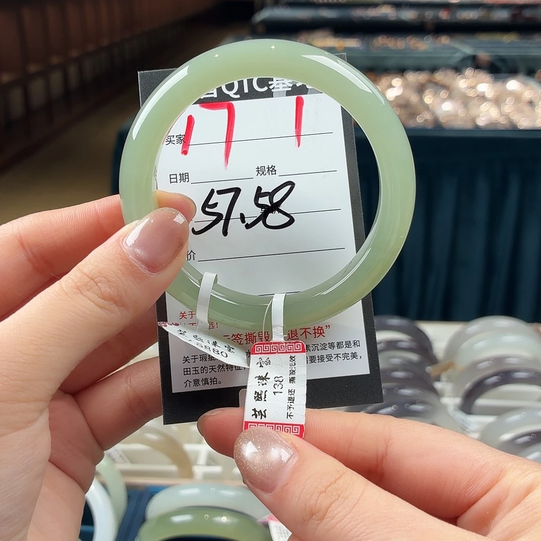 晓***鱼和田玉未镶嵌手镯