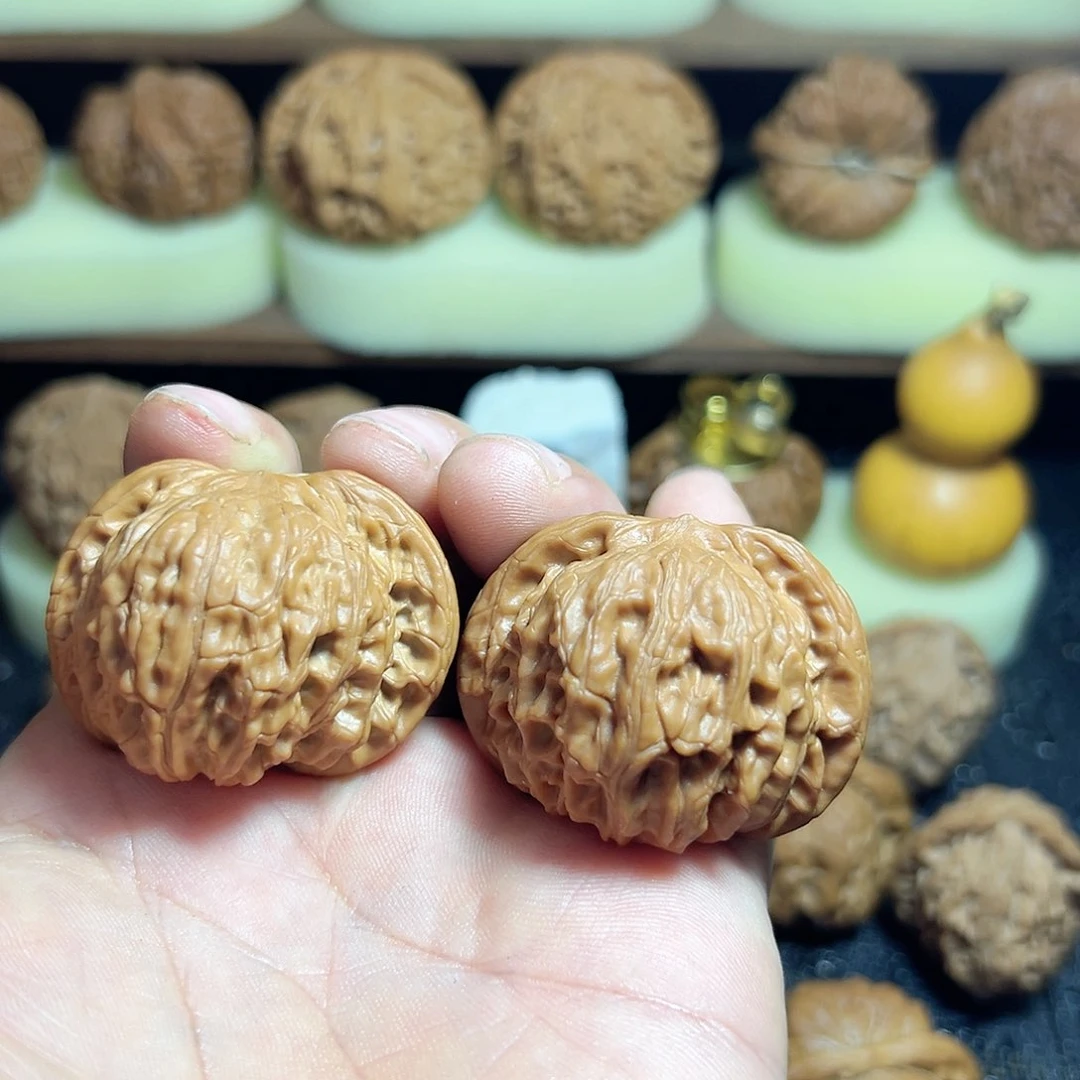 【闪购商品】文玩核桃吊坠抱*花磨盘