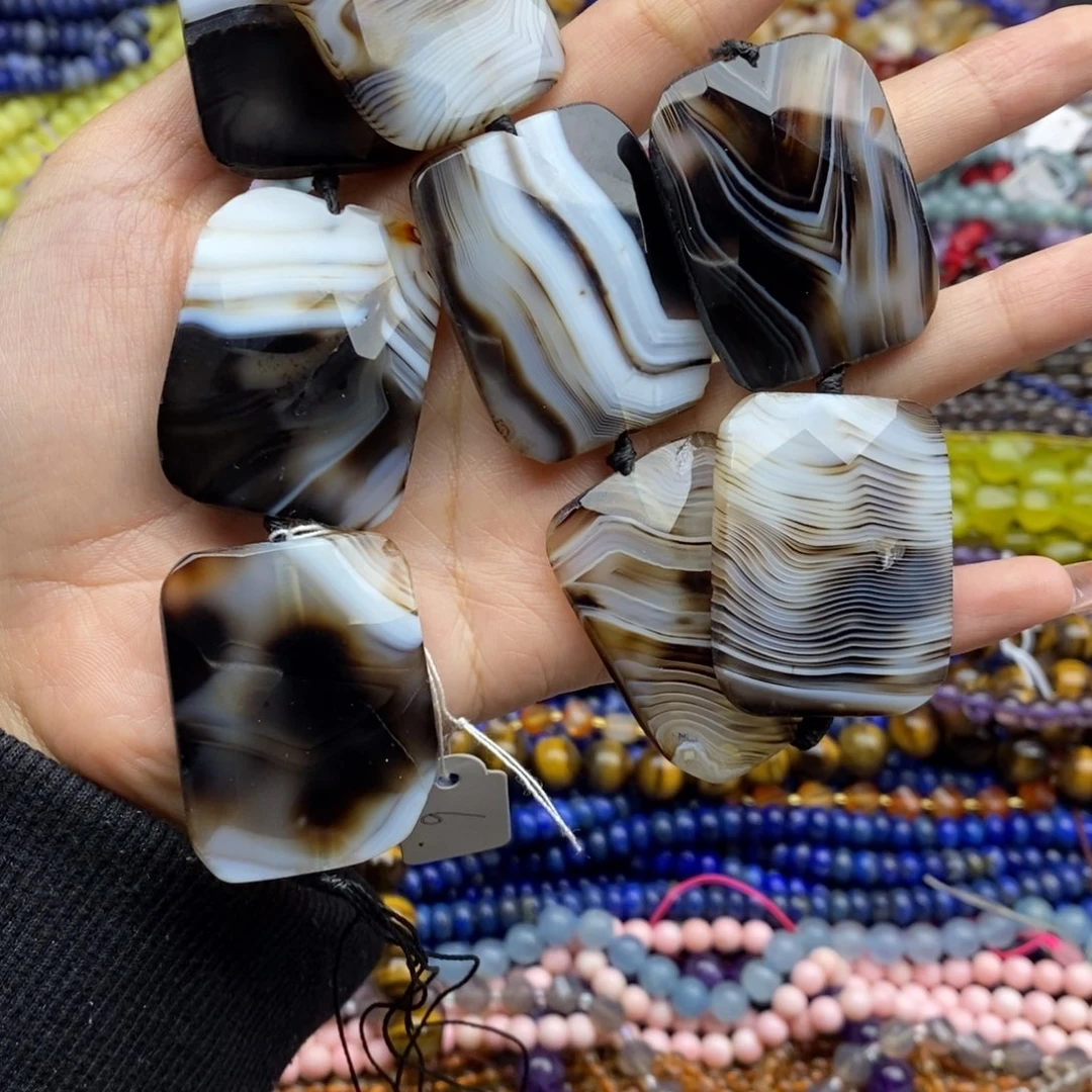 玛瑙/玉髓未镶嵌珠宝半成品一条纯天然玛瑙无事牌微瑕