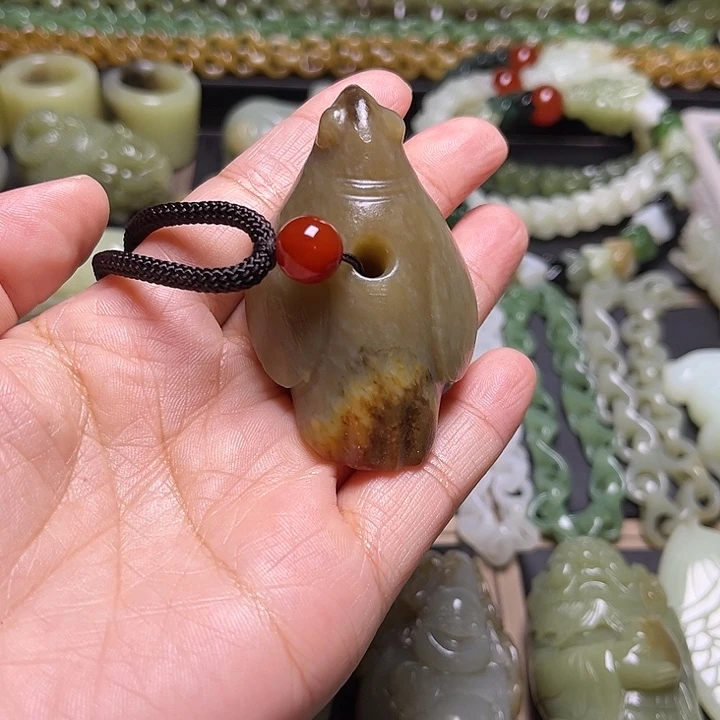 淄***厂和田玉未镶嵌挂件