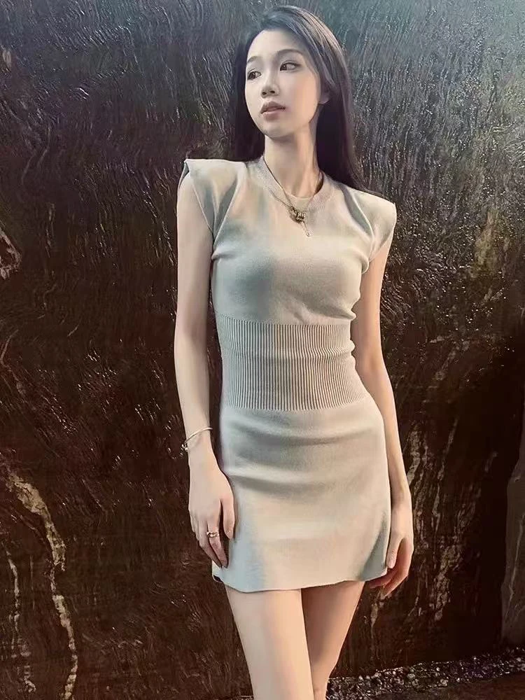 无袖A字辣妹纯欲包臀连衣裙