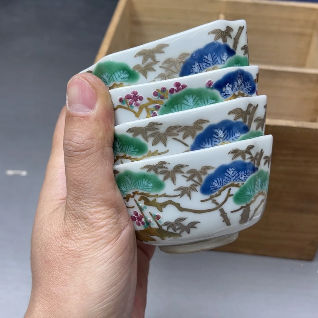 瓷片咔*密密麻麻地排列着一个大