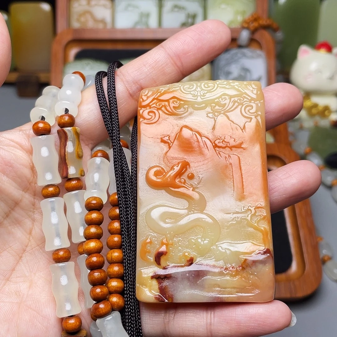 新疆昆仑山脉料生肖蛇