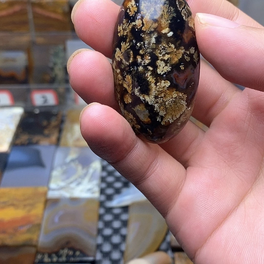 泥***人未镶嵌玛瑙/玉髓珠宝半成品
