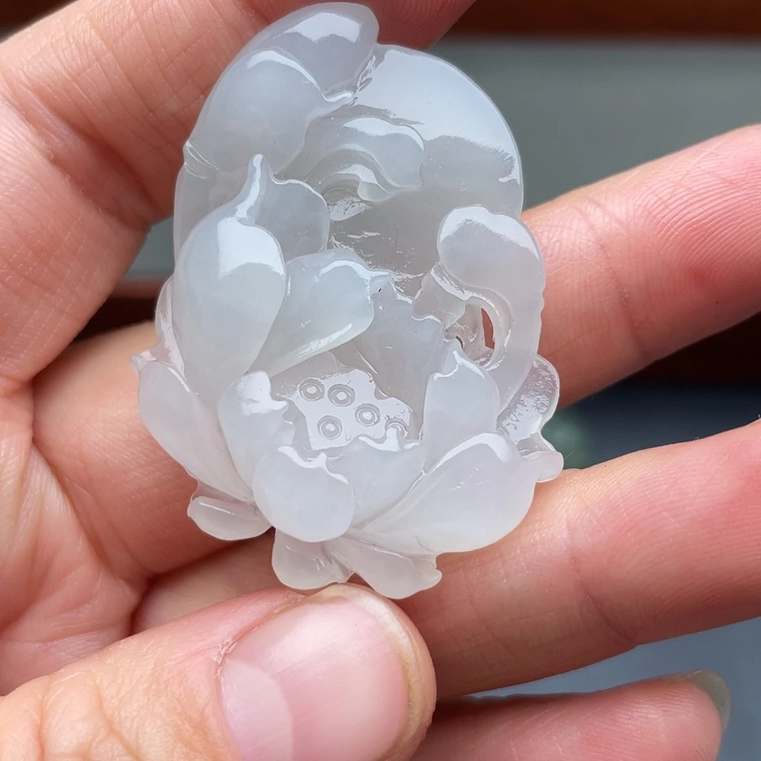 和田玉未镶嵌颈饰莲花吊坠
