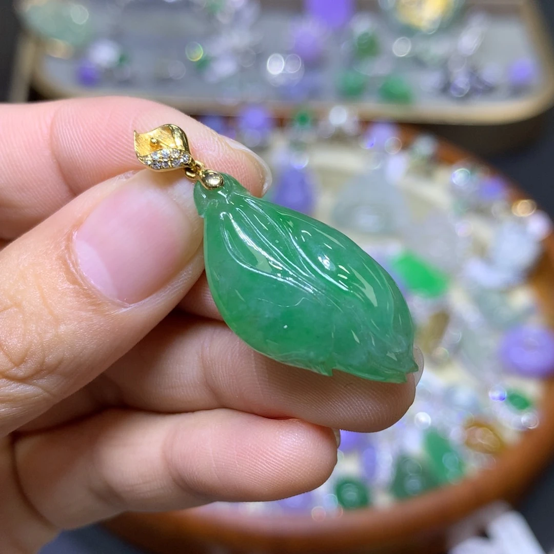 翡翠18K金镶嵌颈饰翡翠吊坠项链