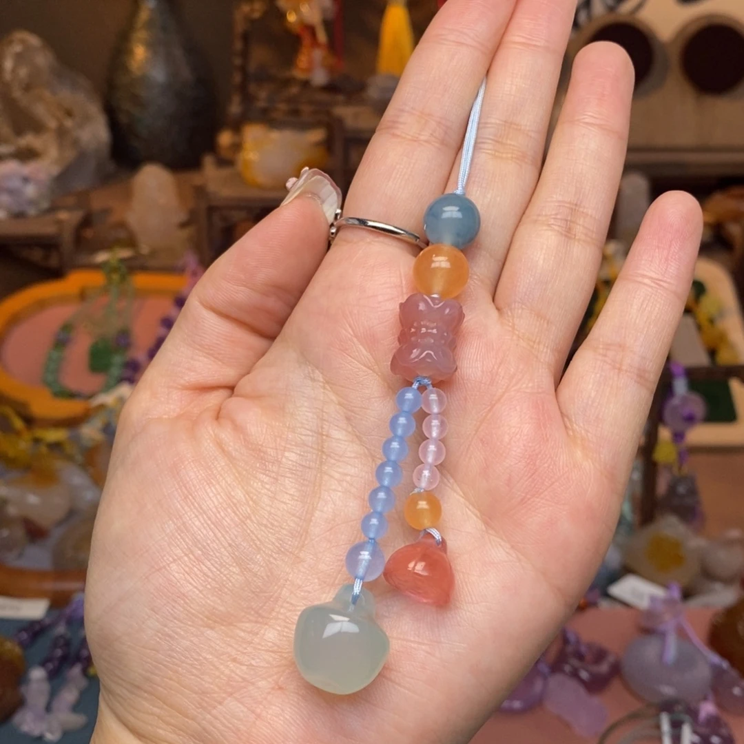 君***》玛瑙/玉髓未镶嵌车挂