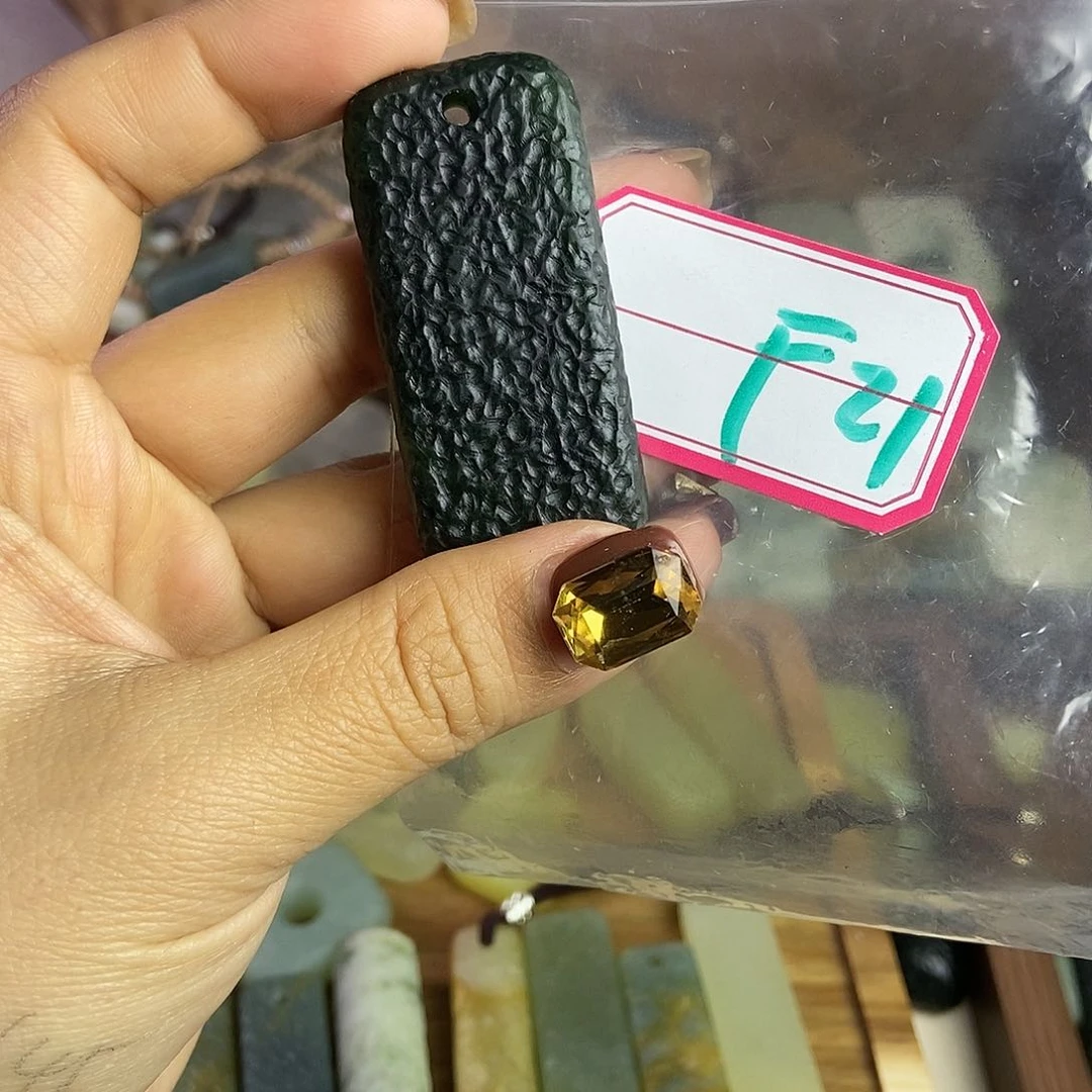 蛇纹石玉手链未镶嵌?