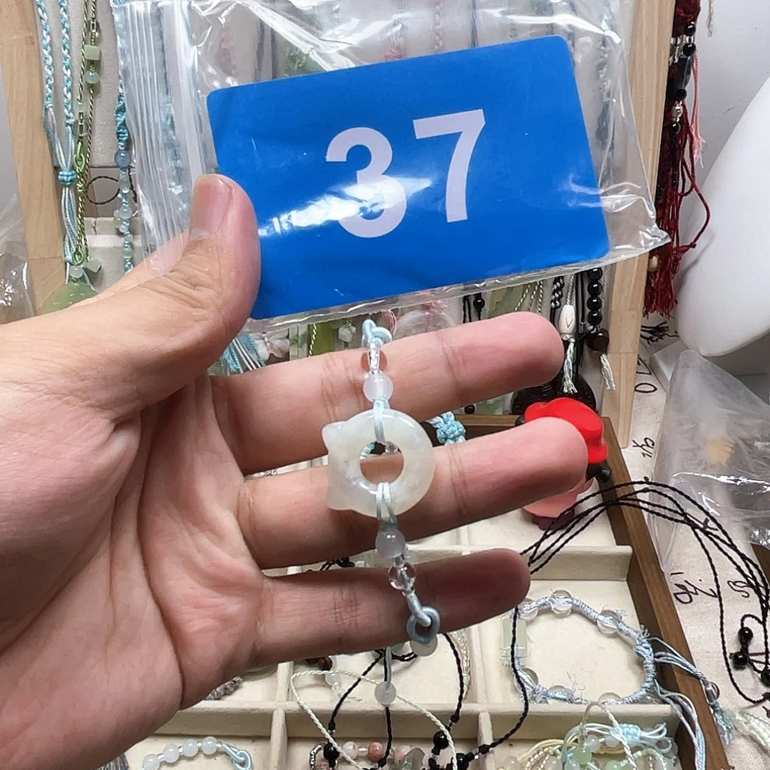 被***角蛇纹石玉合金颈饰