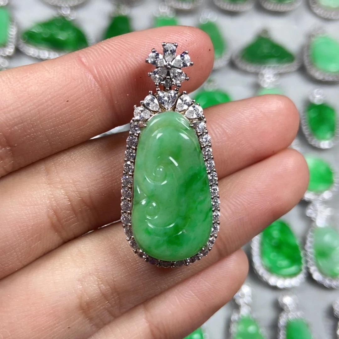 颈饰未镶嵌翡翠如意