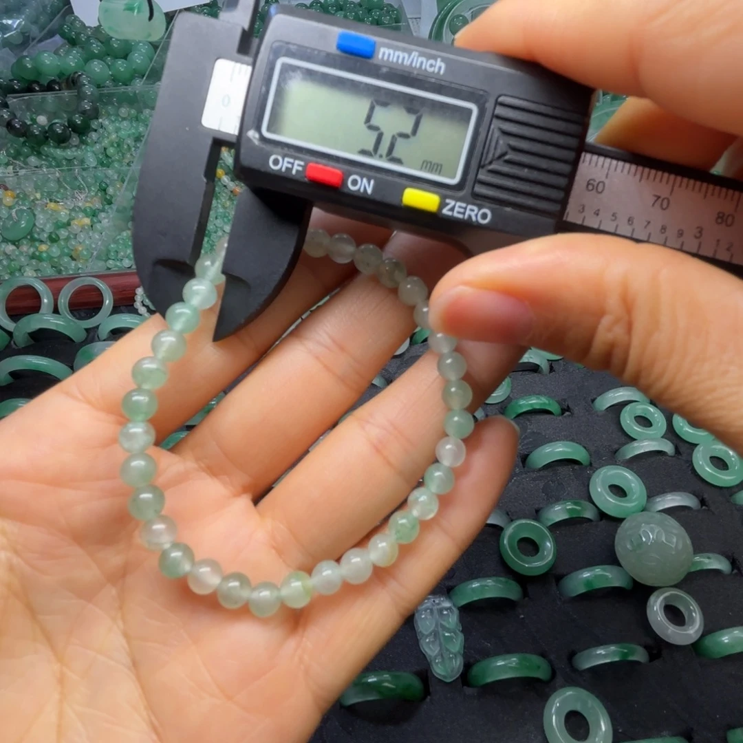 石英质玉（非洲翠）未镶嵌散珠手串微瑕