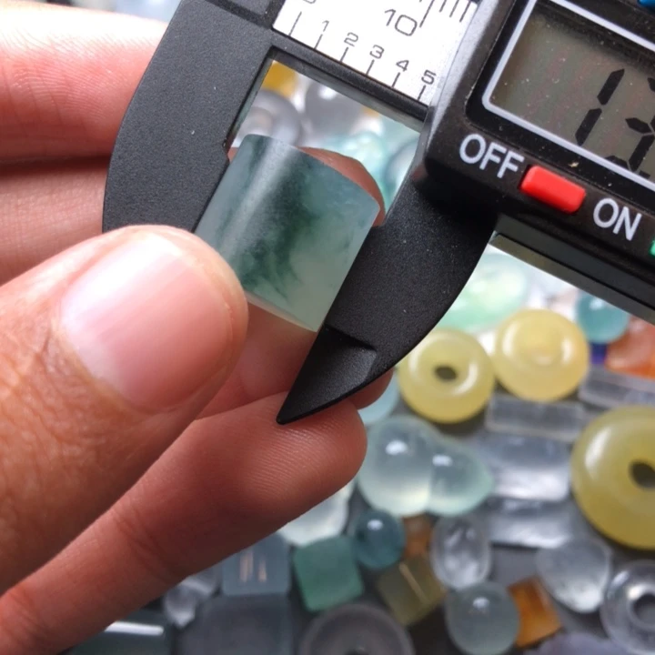 定制翡翠未镶嵌挂件