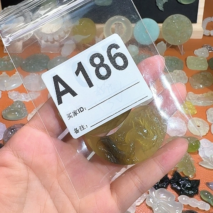 合金岫玉颈饰精美礼品