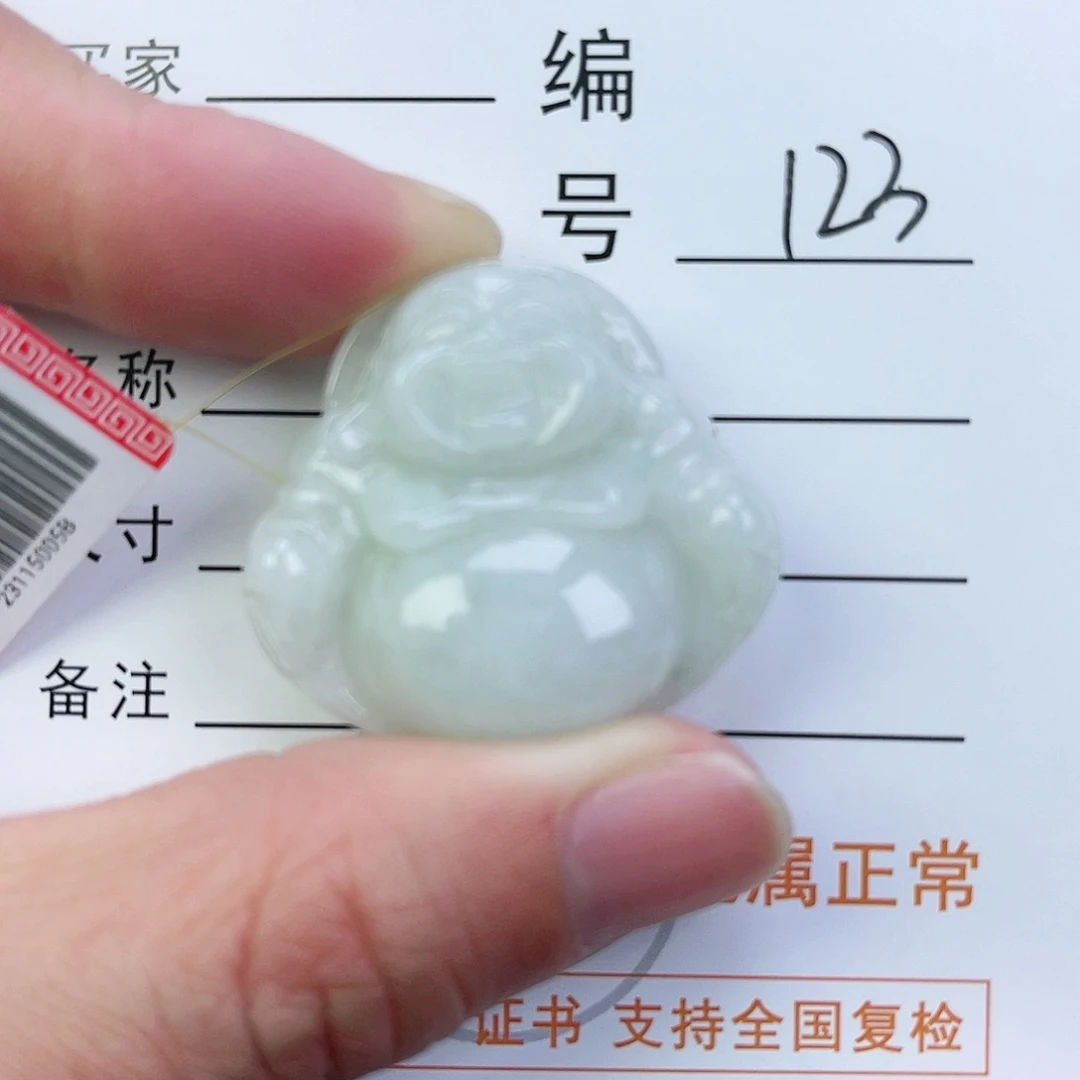 翡翠颈饰未镶嵌佛公
