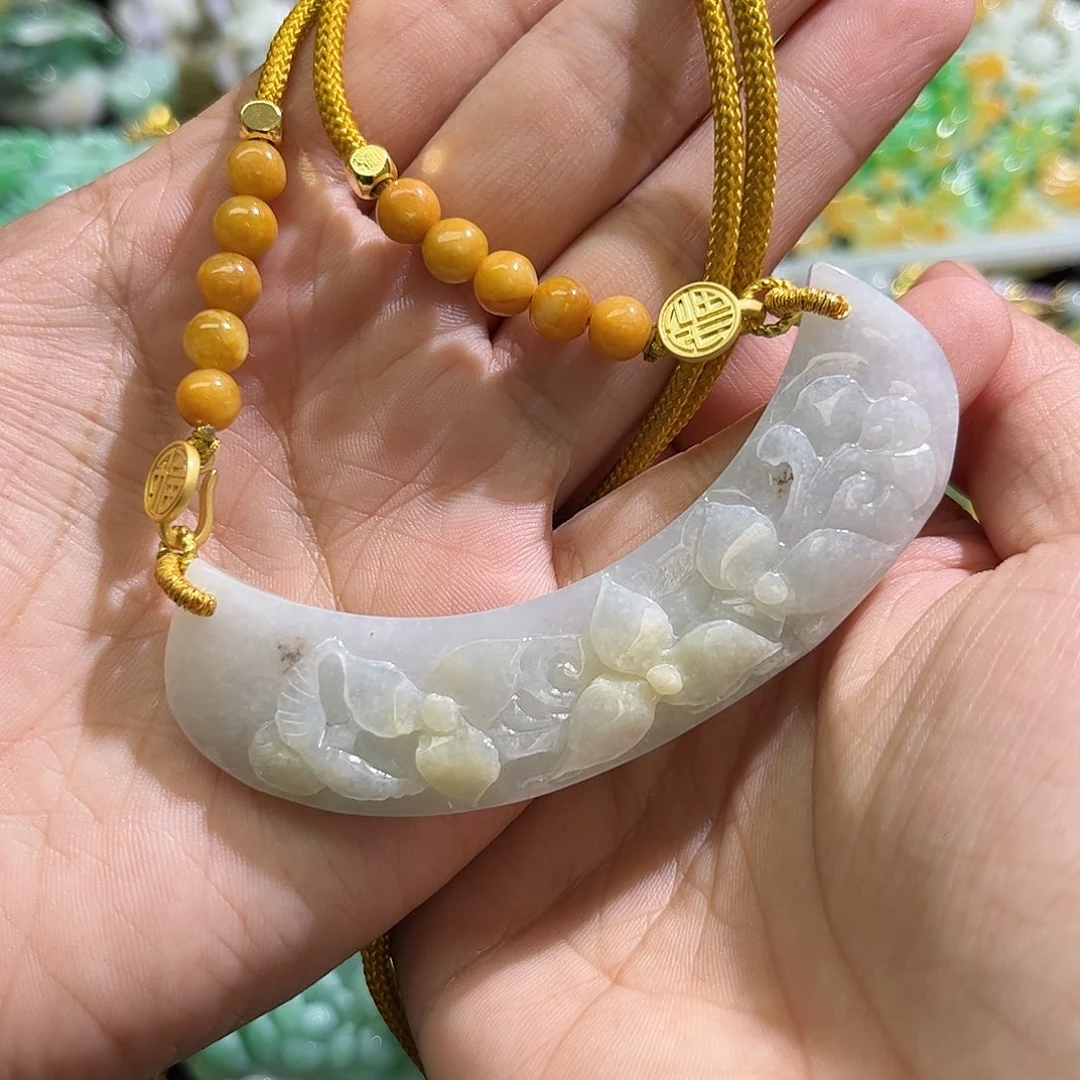 翡翠未镶嵌颈饰待编织