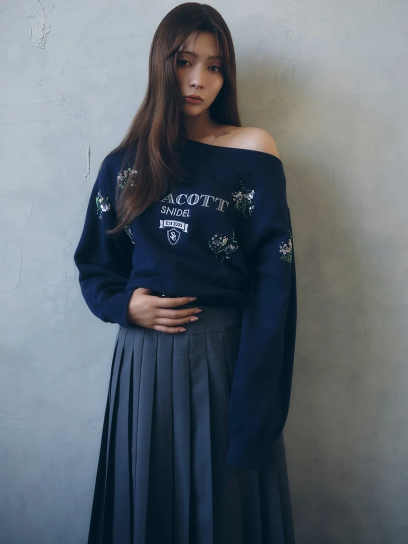 【FaFa】日系 SNX芭蕾联名 绣花字母 手工钉串珠斜肩卫衣FA509-003