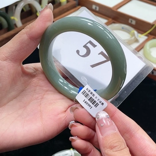 【闪购商品】未镶嵌手镯和田玉