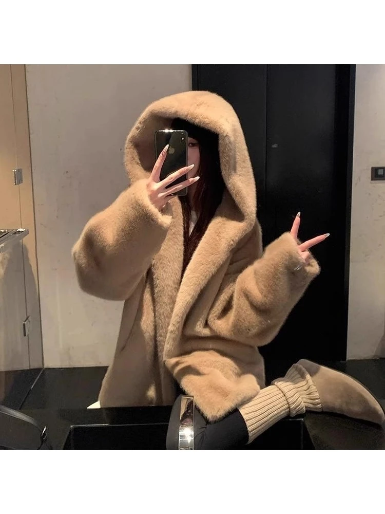 奶油瑞士卷 仿皮草女冬慵懒宽松短款连帽毛绒绒外套