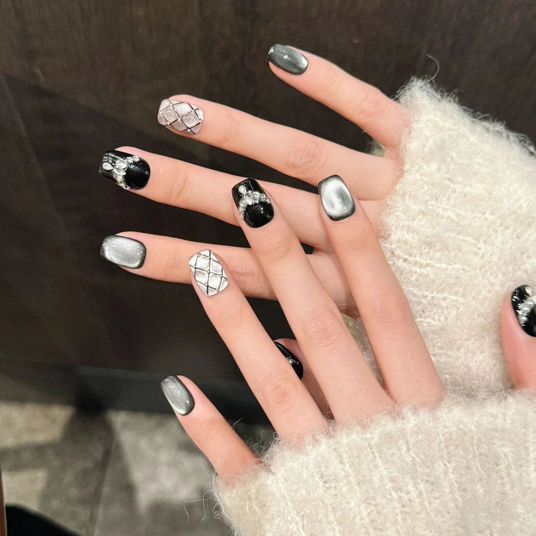 【璀璨星空】芷愈家珍珠菱格璀璨星空黑色爆闪猫眼短款纯手工穿戴甲