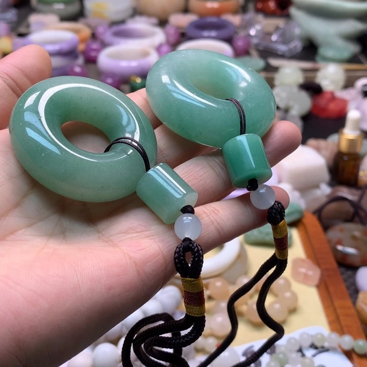 石英岩玉未镶嵌东陵玉甜甜圈2个