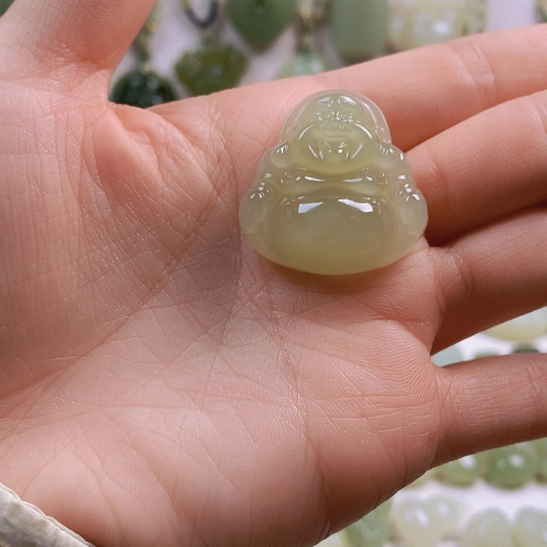 k***爱和田玉未镶嵌颈饰