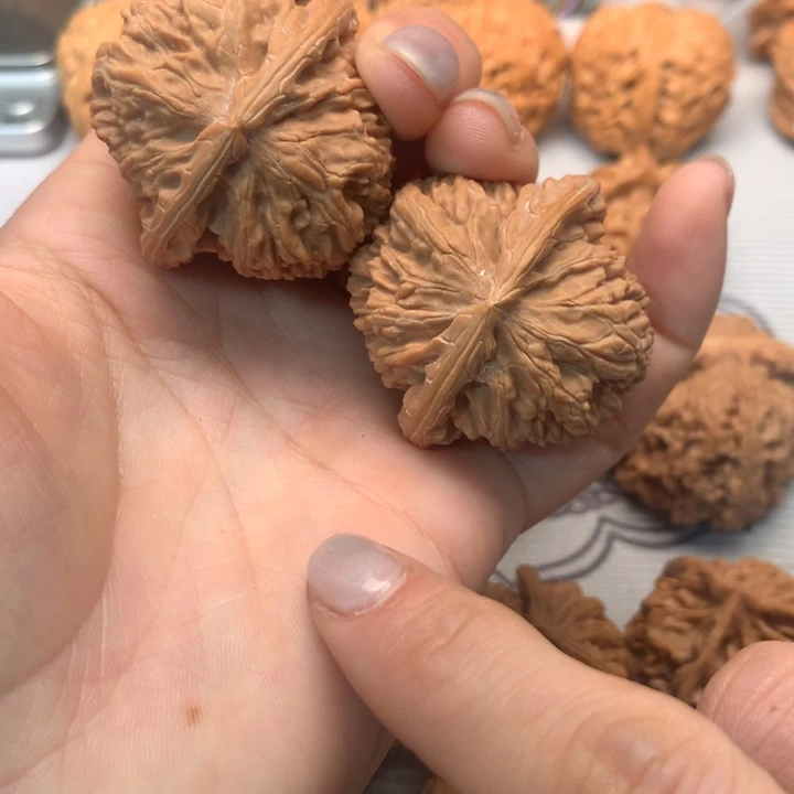 把件文玩核桃球形白狮子41