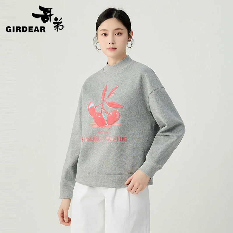 GIRDEAR/哥弟新款简约宽松廓形半高领磨毛印花套头卫衣1301080