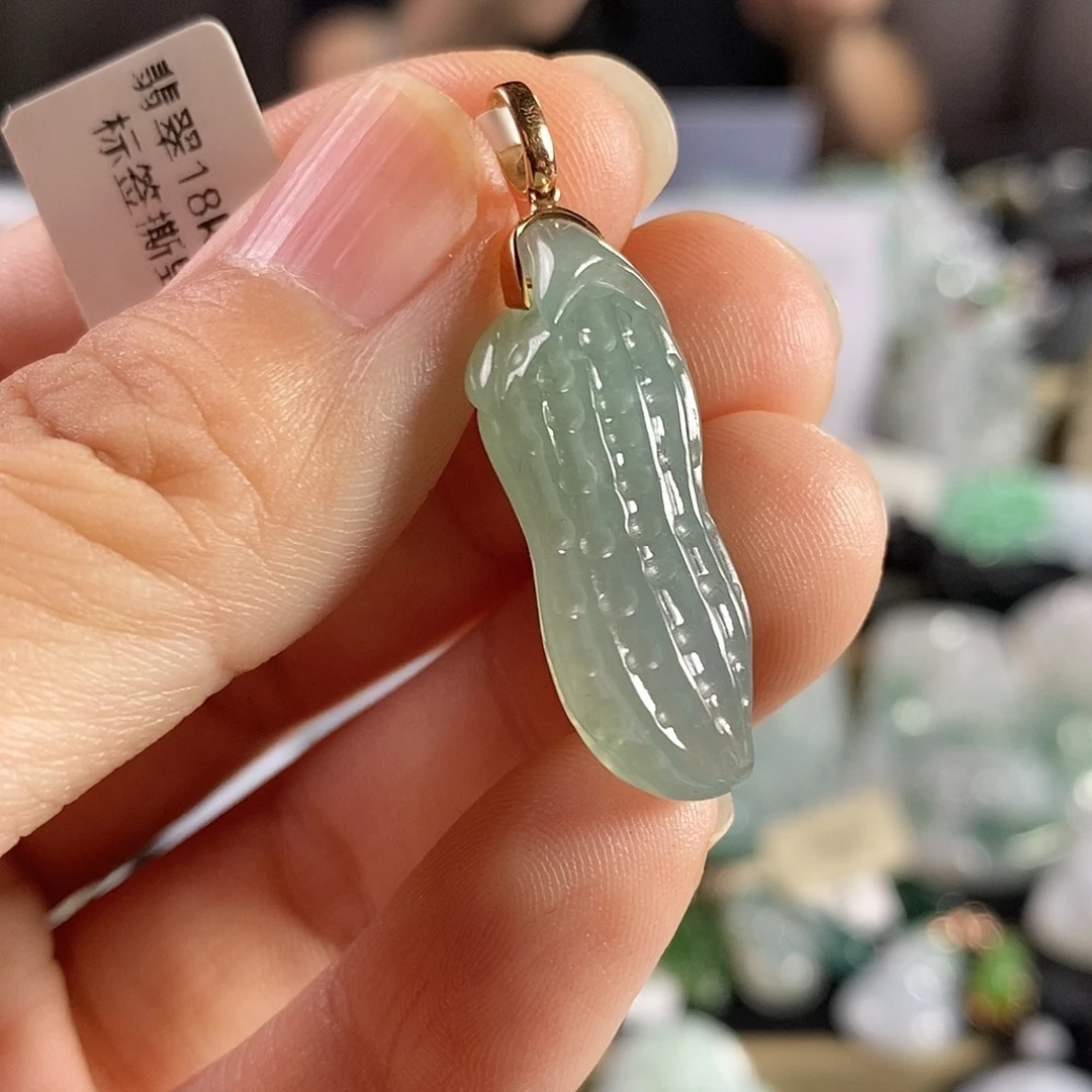 翡翠18K金镶嵌颈饰吊坠
