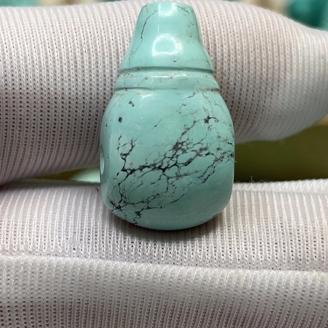 绿松石未镶嵌挂件